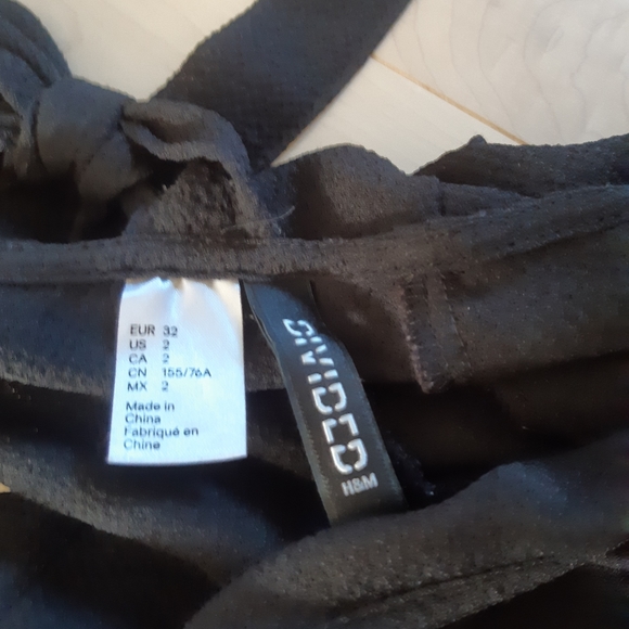H&M Blouse XS Black - Picture 2 of 3